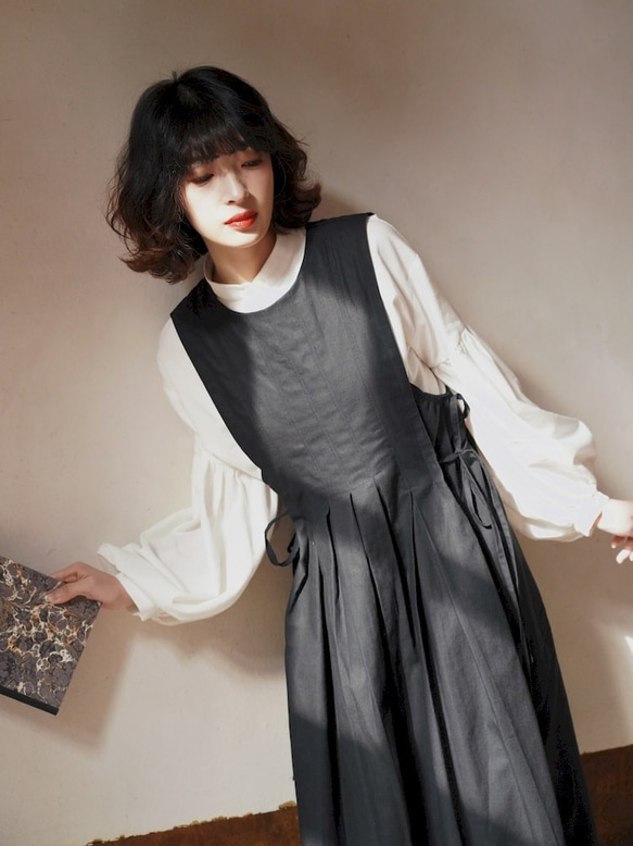 黑色系帶背心連衣裙|連身裙|洋裝|春款|法國棉麻|Sora-681 第4張的照片