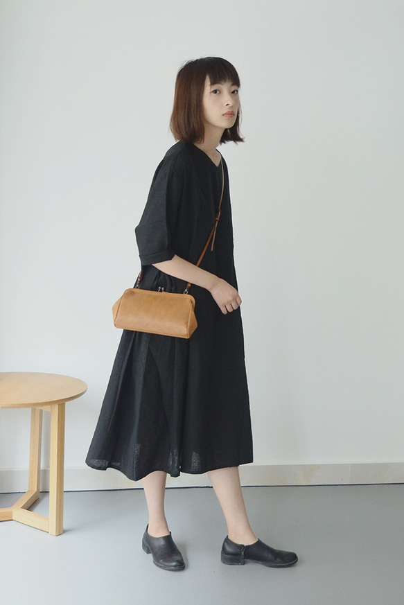 黑色V領亞麻洋裝|洋裝|日系|獨立品牌|Sora 第7張的照片
