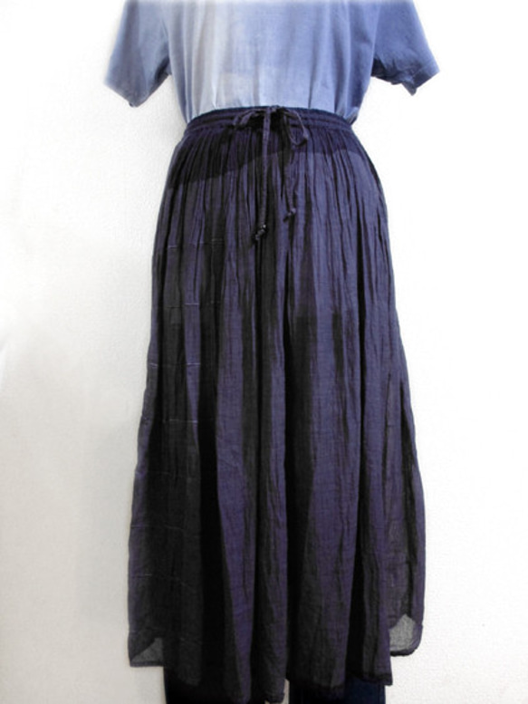 ふんわりギャザースカート（紺色薄て生地ボカシ染） 1枚目の画像