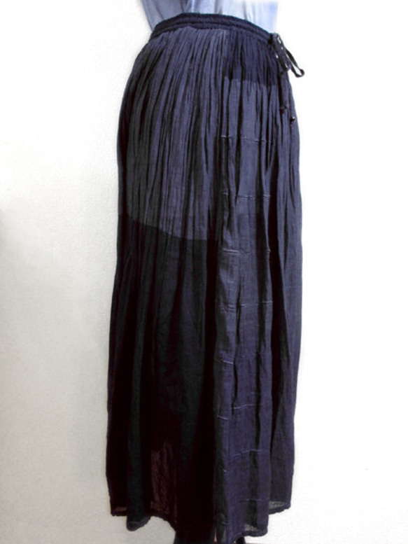 ふんわりギャザースカート（紺色薄て生地ボカシ染） 2枚目の画像