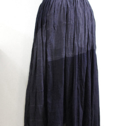 ふんわりギャザースカート（紺色薄て生地ボカシ染） 3枚目の画像