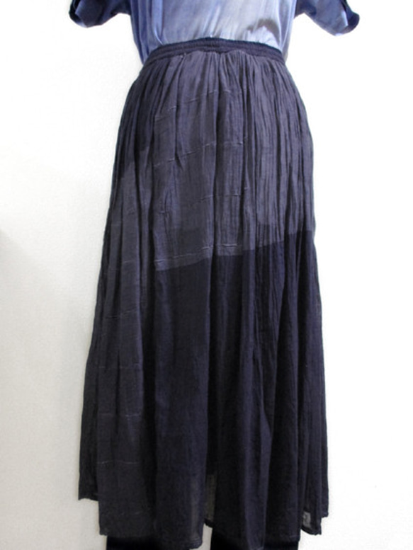 ふんわりギャザースカート（紺色薄て生地ボカシ染） 3枚目の画像