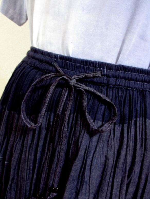 ふんわりギャザースカート（紺色薄て生地ボカシ染） 4枚目の画像