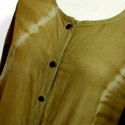 綿ワンピース半袖ミモレ丈（金茶色斜め絞り染） 5枚目の画像