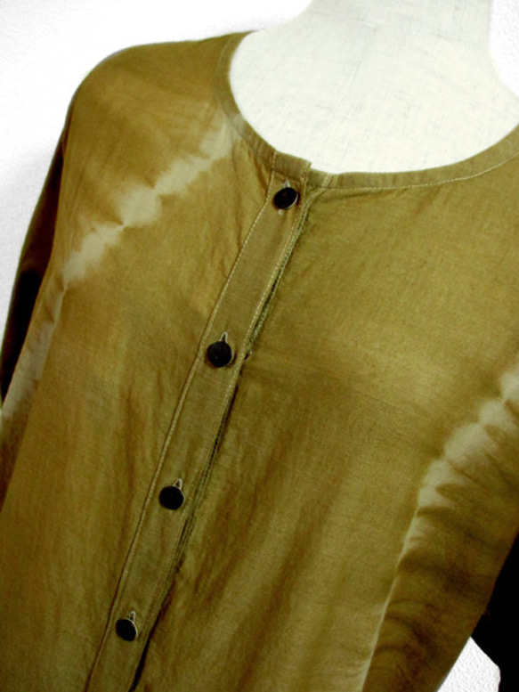 綿ワンピース半袖ミモレ丈（金茶色斜め絞り染） 5枚目の画像