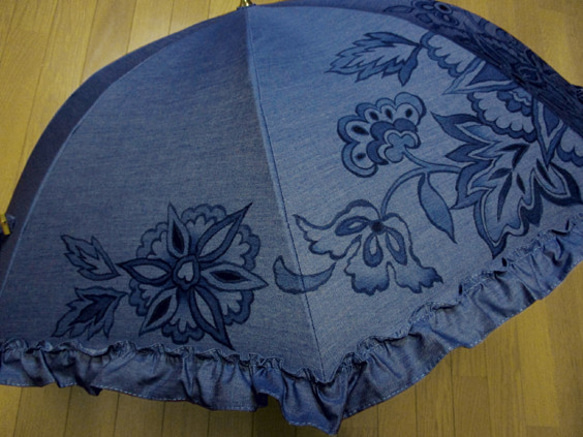 日傘（花更紗・デニム藍色フリル布付き） 4枚目の画像