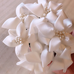 白いシルクの花髪飾り2点セット・結婚式・成人式・白無垢・ウエディングドレス 2枚目の画像
