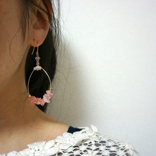 【高品質】 天然石とフラワーモチーフのフープピアス ピアス（フープ アクセサリー