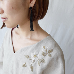 【フリーサイズ　刺繍リネンワンピース】Apple blossom / Flax 1枚目の画像