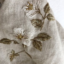 【フリーサイズ　刺繍リネンワンピース】Apple blossom / Flax 6枚目の画像