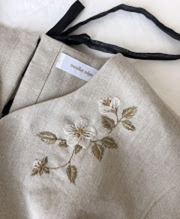 【フリーサイズ　刺繍リネンワンピース】Apple blossom / Flax 8枚目の画像