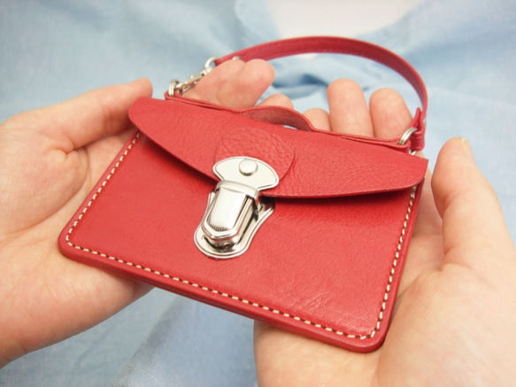 カード専用バッグ　パスケース　赤 2枚目の画像