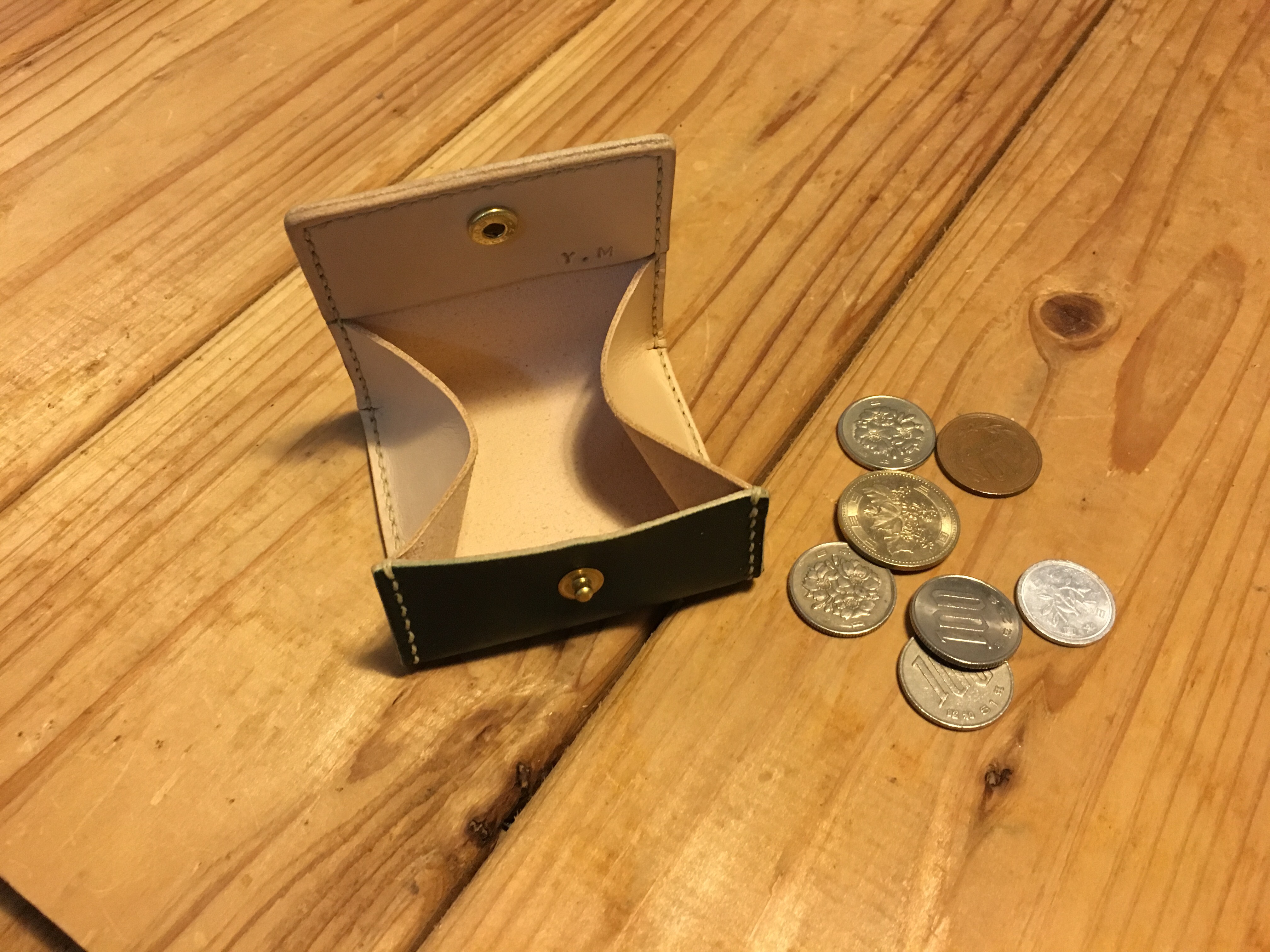 レザー 一瞬で中身を見渡せるコインケース 総手縫