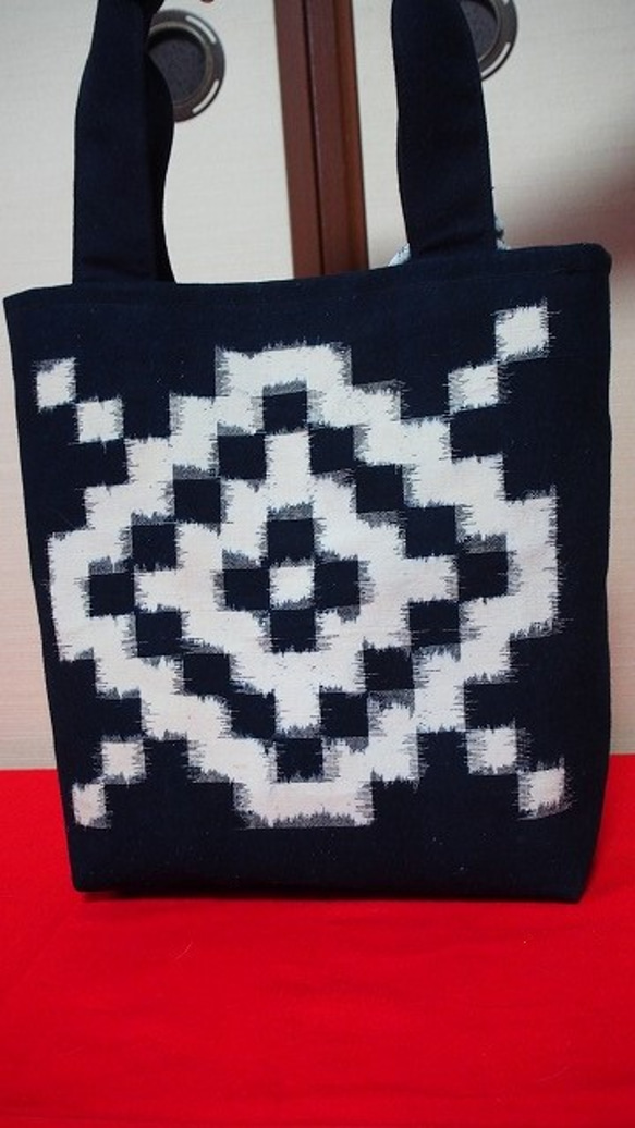 古布手織りの絣トートバック・鯉 2枚目の画像