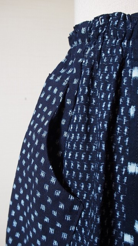◆古布・手織り藍染絣・12枚ハギ・二本ゴム・ロングスカート◆ 4枚目の画像