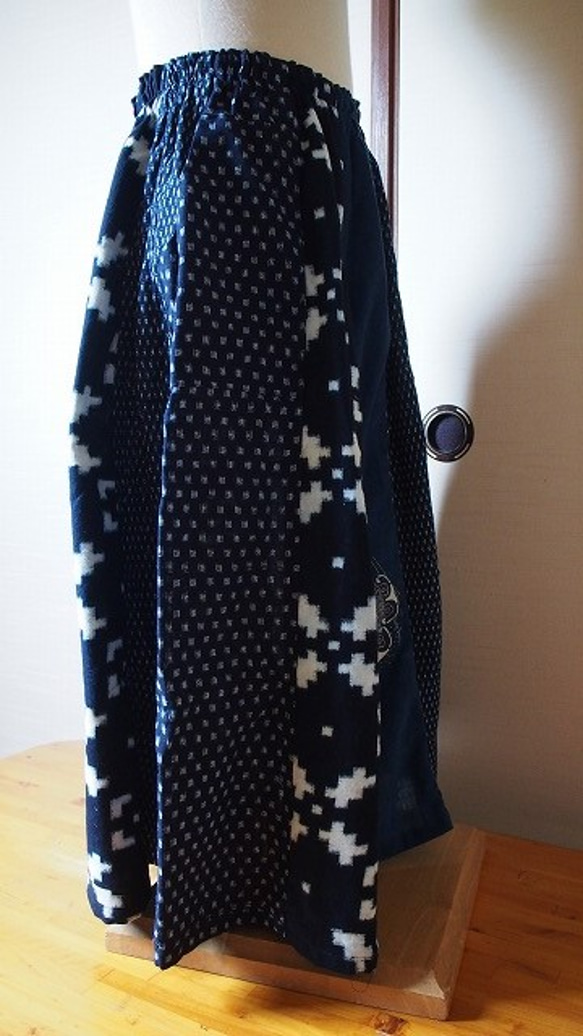 ◆古布・手織り藍染絣・12枚ハギ・二本ゴム・ロングスカート◆ 8枚目の画像