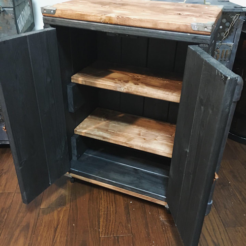 イタリアMONTECATINI社輸送用ボックス-B／インダストリアル系インテリア B&B Italia Wall Unit With Desk - AptDeco