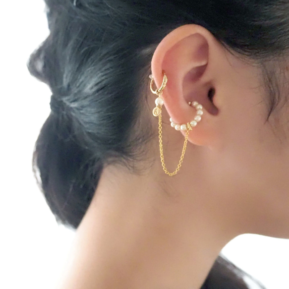 ｜２way｜パールのツインイヤーカフ｜選べるイニシャル｜EC27-2 1枚目の画像