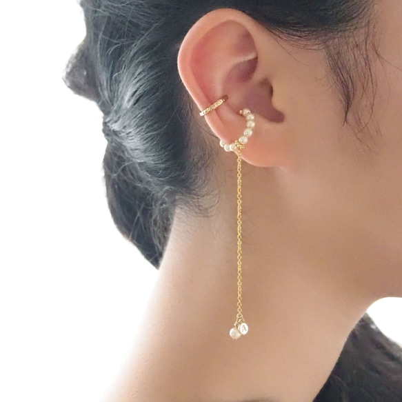 ｜２way｜パールのツインイヤーカフ｜選べるイニシャル｜EC27-2 2枚目の画像