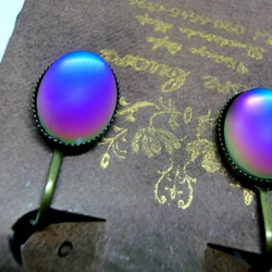 フロストグラスイヤリング（ヘリオトロープ））vintage heliotrope frost earrings 2枚目の画像