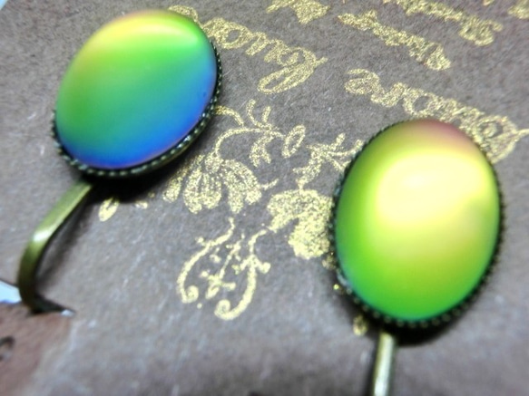 フロストグラスイヤリング（ヴィトレイル）vintage vitrail frost glass earrings 1枚目の画像