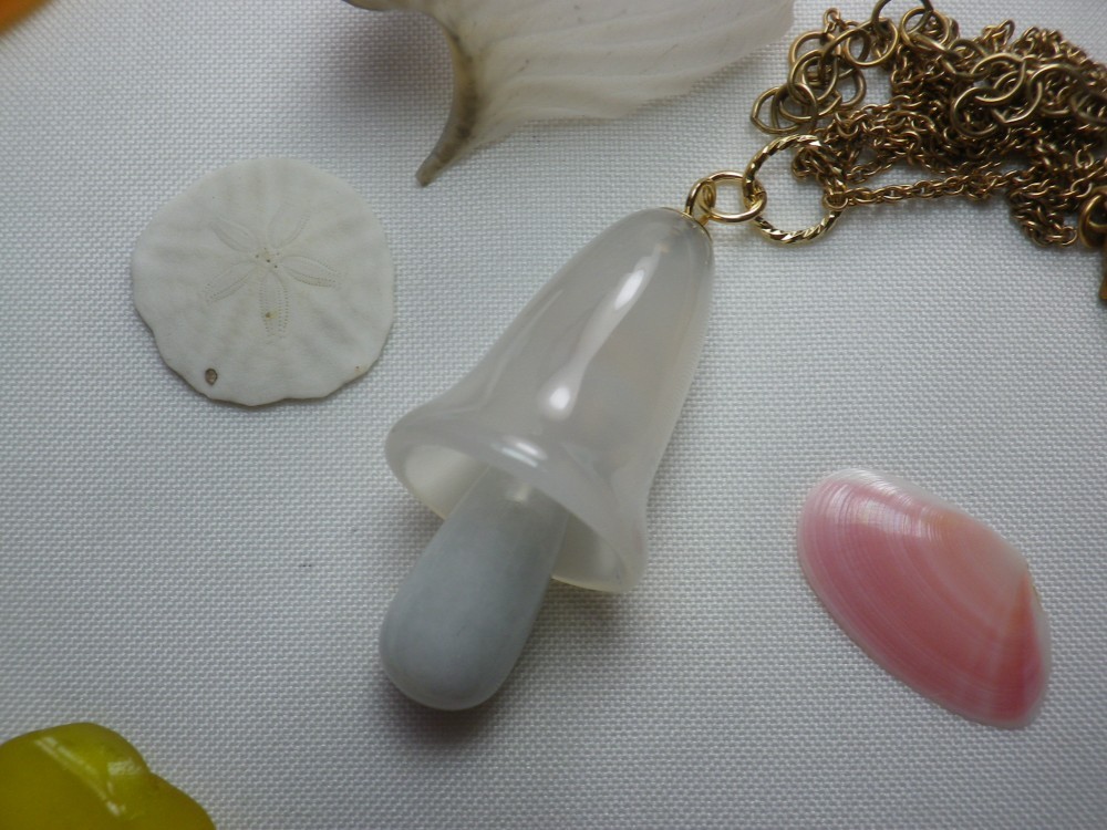 シーアゲート（瑪瑙）のマリンベル♪糸魚川翡翠のゼツ（舌）