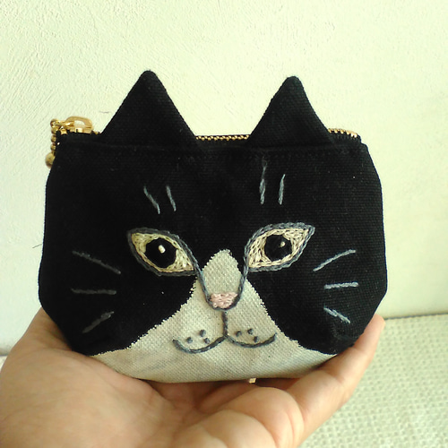 コロンと手に収まる猫コインケース ハチワレ 小銭入れ・コイン