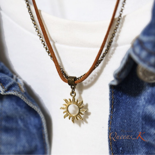 太陽と革紐チェーンのカッコ可愛いネックレス ネックレス・ペンダント