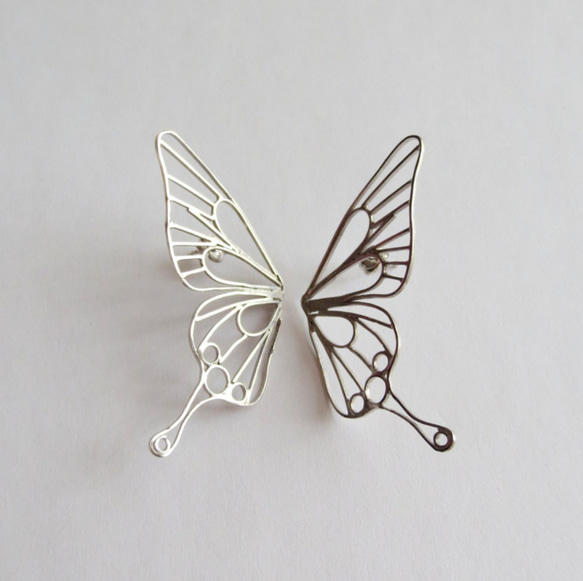 蝴蝶（L）/垂直耳環/銀色 第1張的照片