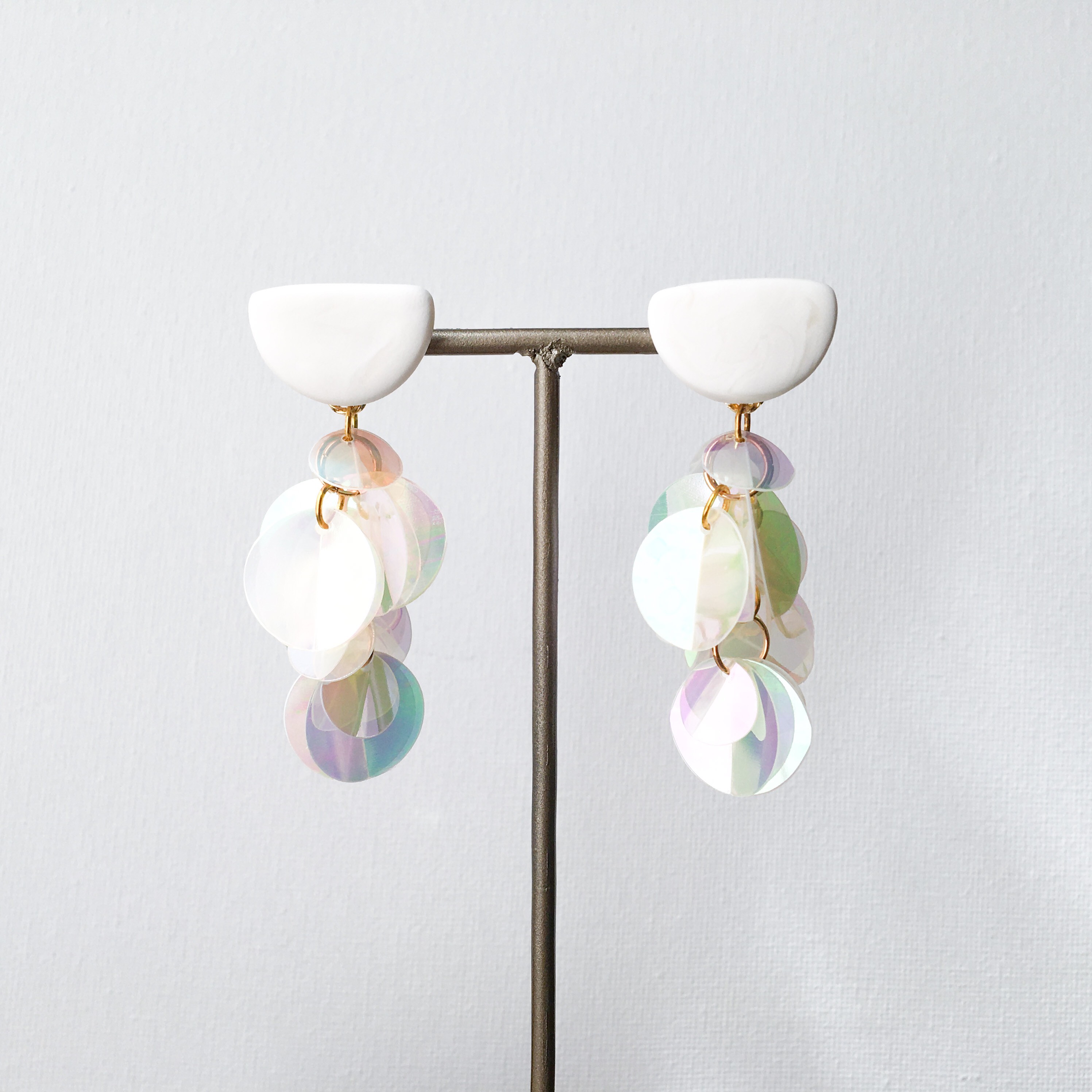 No.1251 ポリマークレイ②ピアス ポリマークレイ × スパンコール costume jewelry ピアス -white