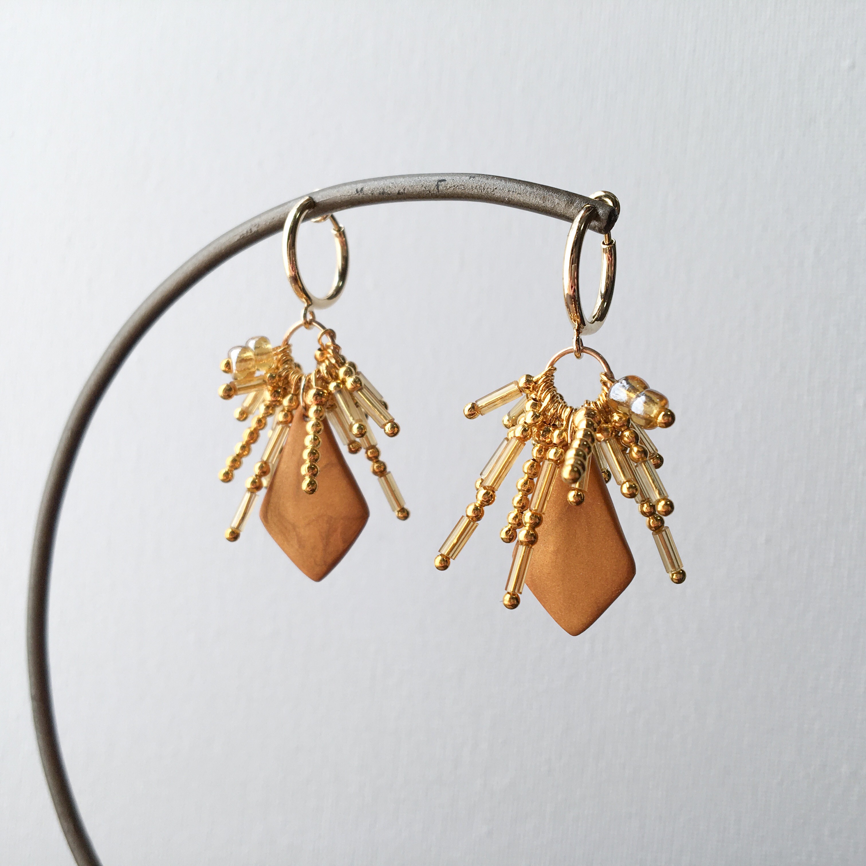 ポリマークレイ × ビーズタッセル costume jewelry イヤリング -gold-〈特集掲載〉