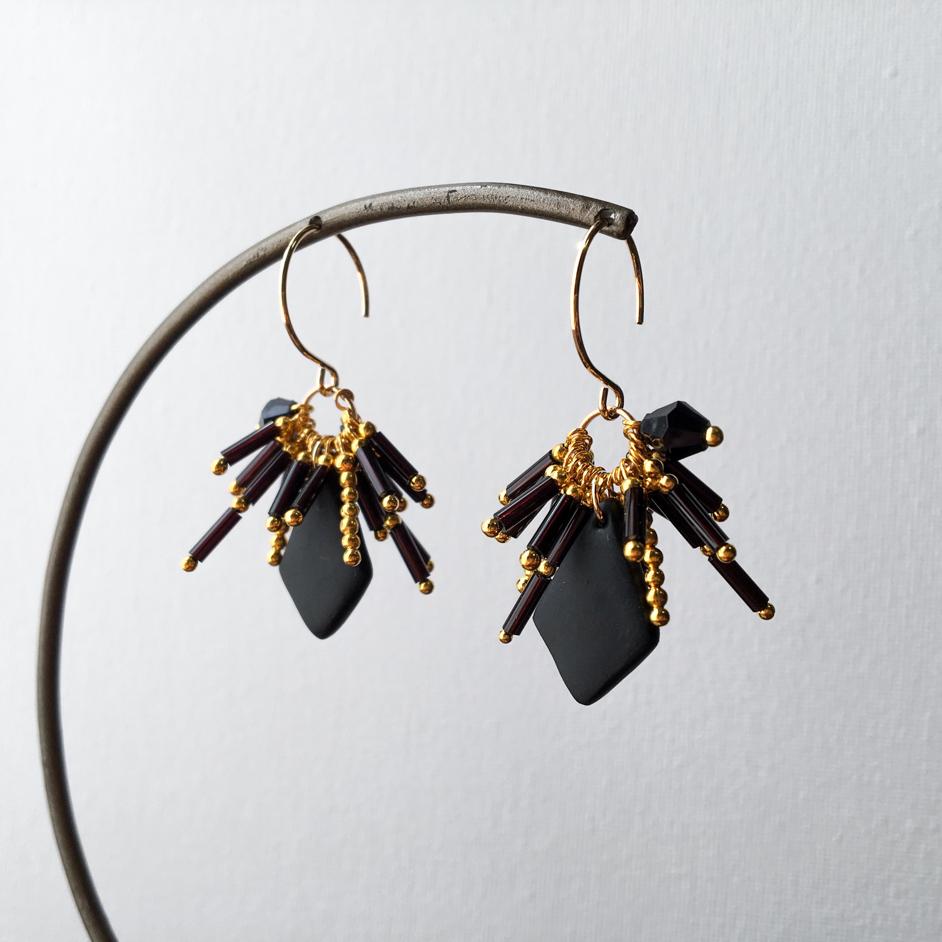 ポリマークレイ × ビーズタッセル costume jewelry ピアス -black-