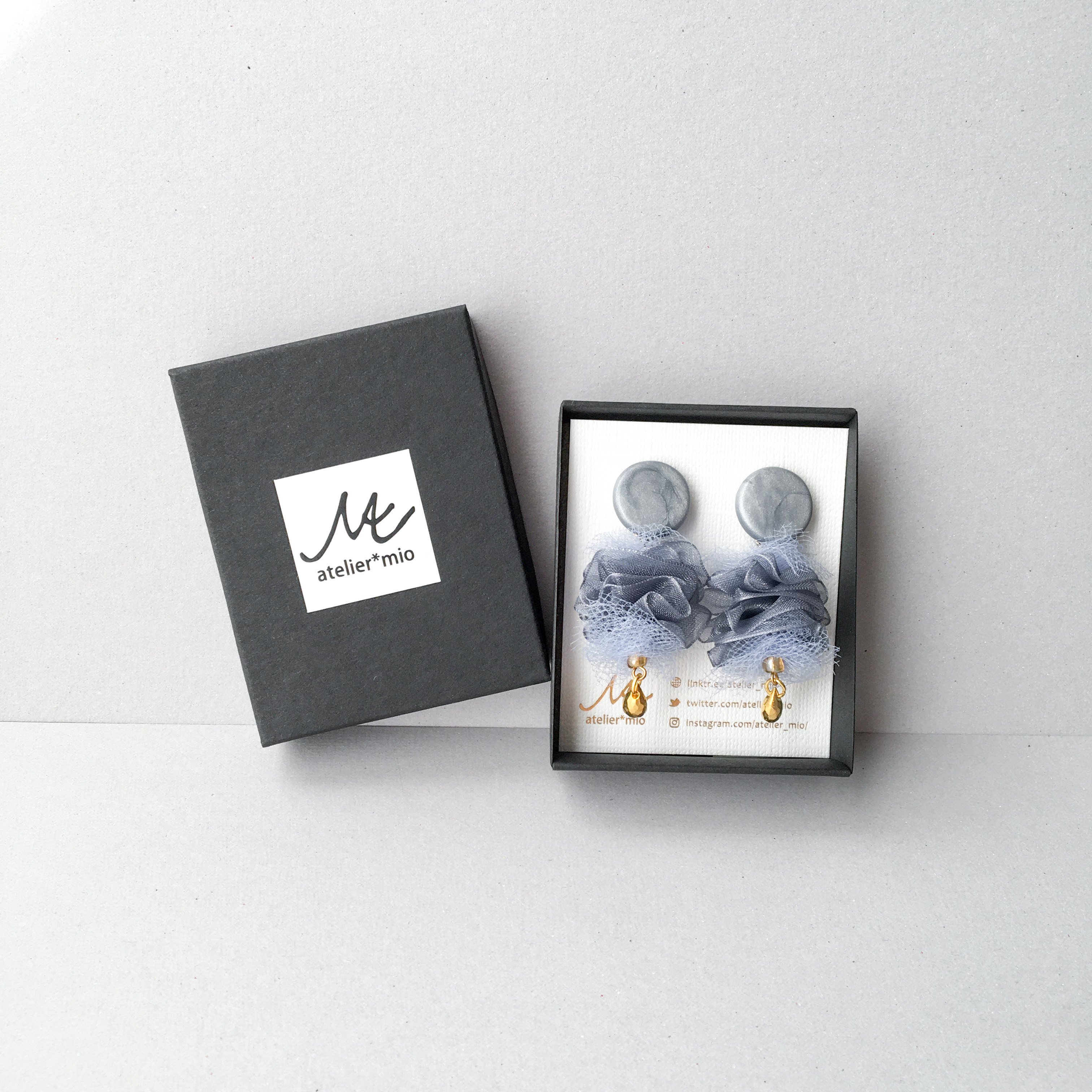 ポリマークレイ × シフォンチュール costume jewelry ピアス -silver-〈特集掲載〉 4,366円