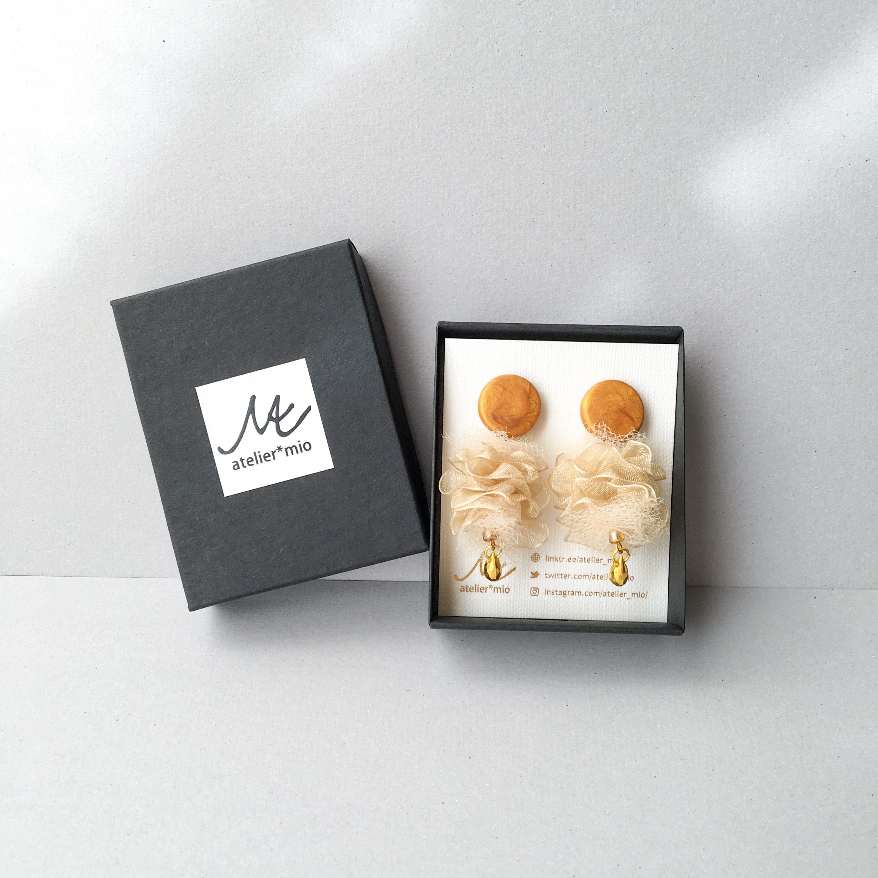 ポリマークレイ × シフォンチュール costume jewelry ピアス -gold-〈特集掲載〉