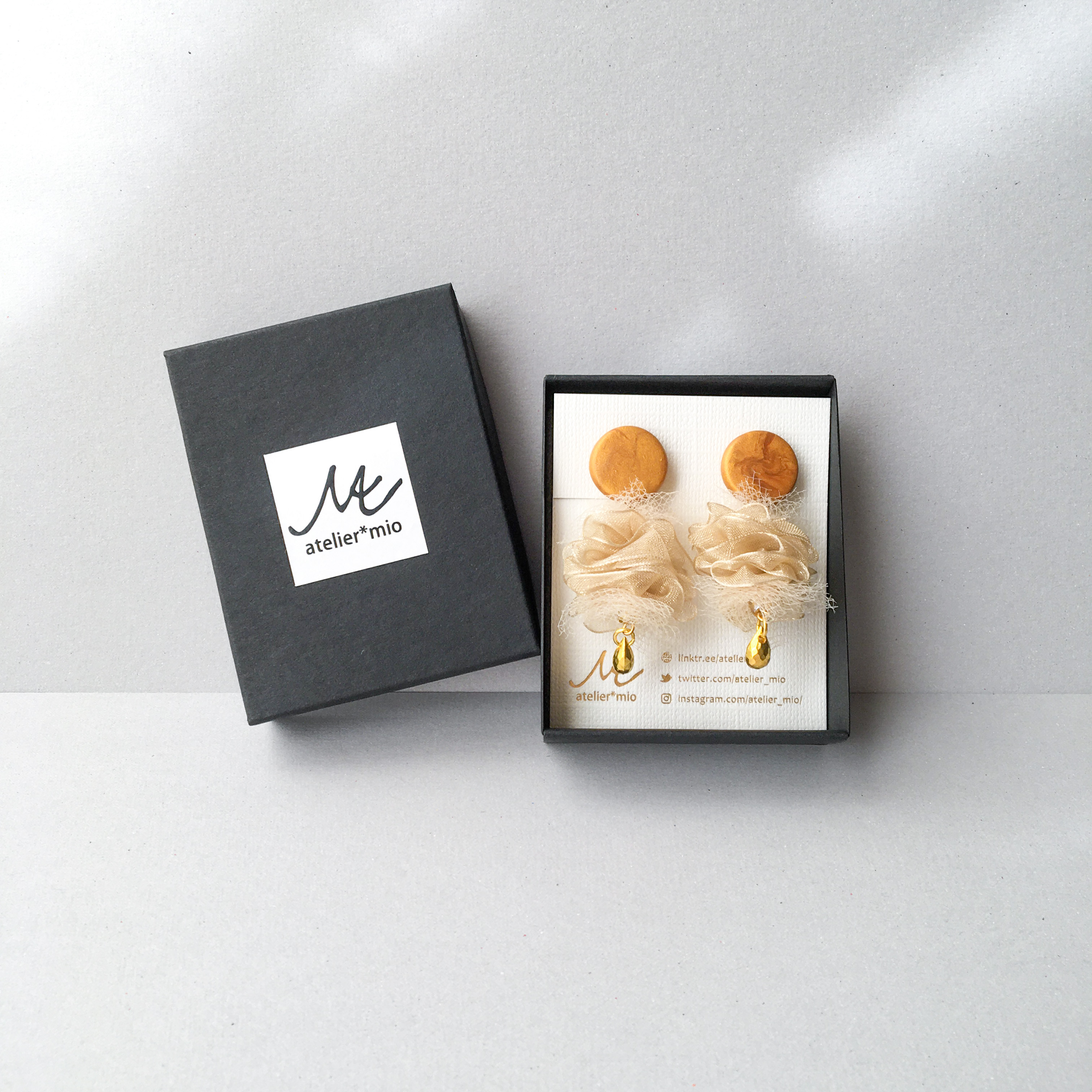 ポリマークレイ × シフォンチュール costume jewelry イヤリング -gold-