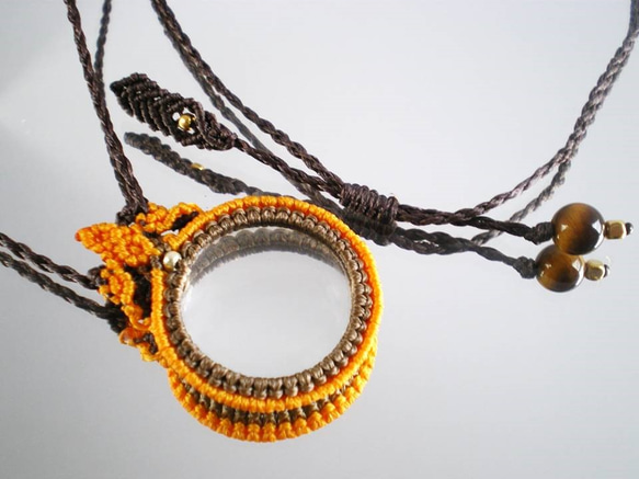 ひまわりの琥珀のマクラメネックレス 新作＞ひまわりのルーペペンダント（マクラメ編み） ネックレス