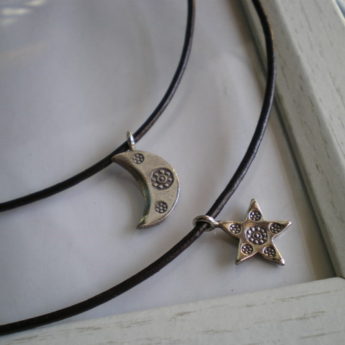 カレンシルバー、星と月のネックレス