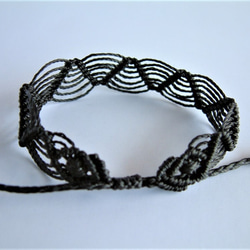 マクラメ編みのレーシーブレス (ブラック） 4枚目の画像