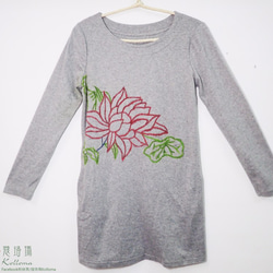 ♔Cooma♘  Ⓓⓔⓢⓘ 長袖ロングトップ-【糸の花/花】(グレー) 元の価格 $780 1枚目の画像