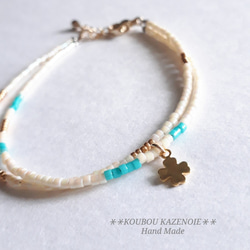 小さなビーズの華奢ブレス✧Beads Cord Bracelet クローバー(ホワイト) 2枚目の画像