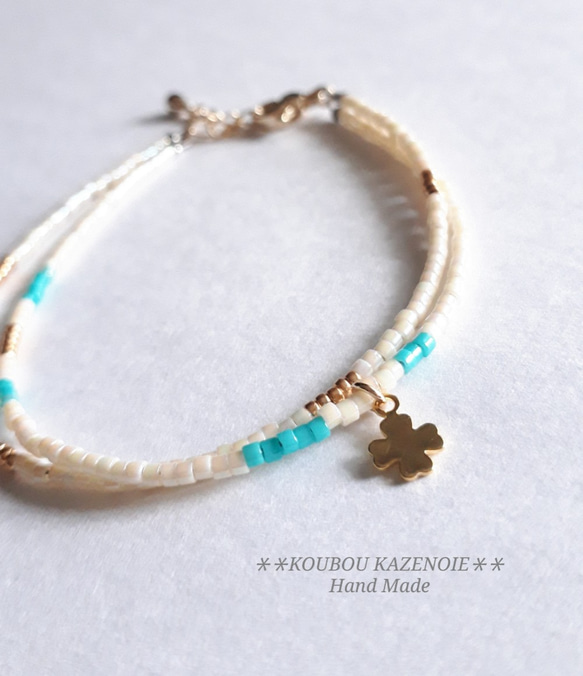 小さなビーズの華奢ブレス✧Beads Cord Bracelet クローバー(ホワイト) 2枚目の画像