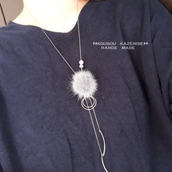 ◆FURBALL Y Line Necklace◆ファーボールのＹ字ネックレス 2枚目の画像