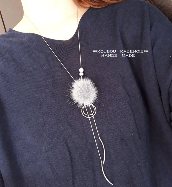 ◆FURBALL Y Line Necklace◆ファーボールのＹ字ネックレス 2枚目の画像