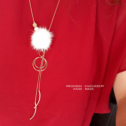 ◆FURBALL Y Line Necklace◆ファーボールのＹ字ネックレス 4枚目の画像