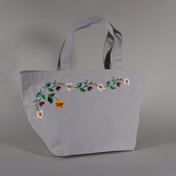 花柄刺繍】ランチトートバッグ（アイボリー） トートバッグ 刺繍