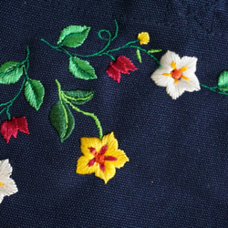 【花柄刺繍】かわいいランチトートバッグ（ブルー）コットン 2枚目の画像