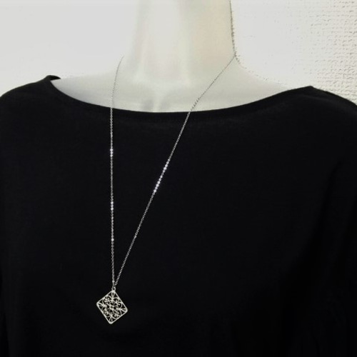 再販！【長さ変更可能】シンプル 素敵な透かし スクエア ペンダント