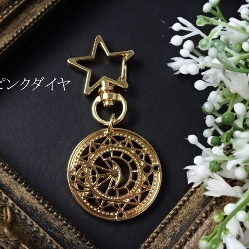 再販！宇宙と月の透かし お洒落な スター キーホルダー☆魔法陣