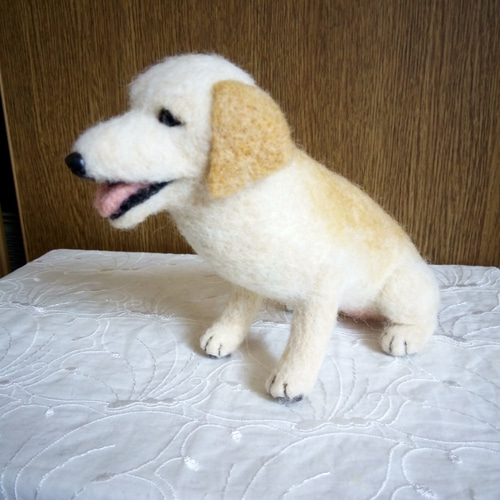 羊毛フェルト　ラブラドールレトリーバー 羊毛フェルトのラブラドールです😆考えてみるとこの色のラブは