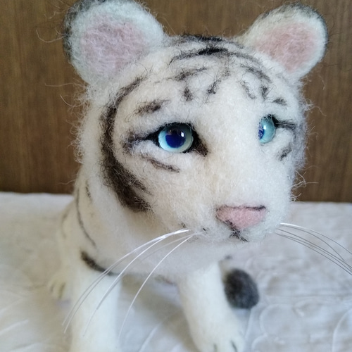 羊毛フェルト 白虎 ホワイトタイガー 2022年 干支 羊毛フェルト